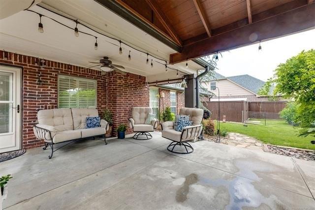 W Twin Oaks Pl, Broken Arrow, OK 74011