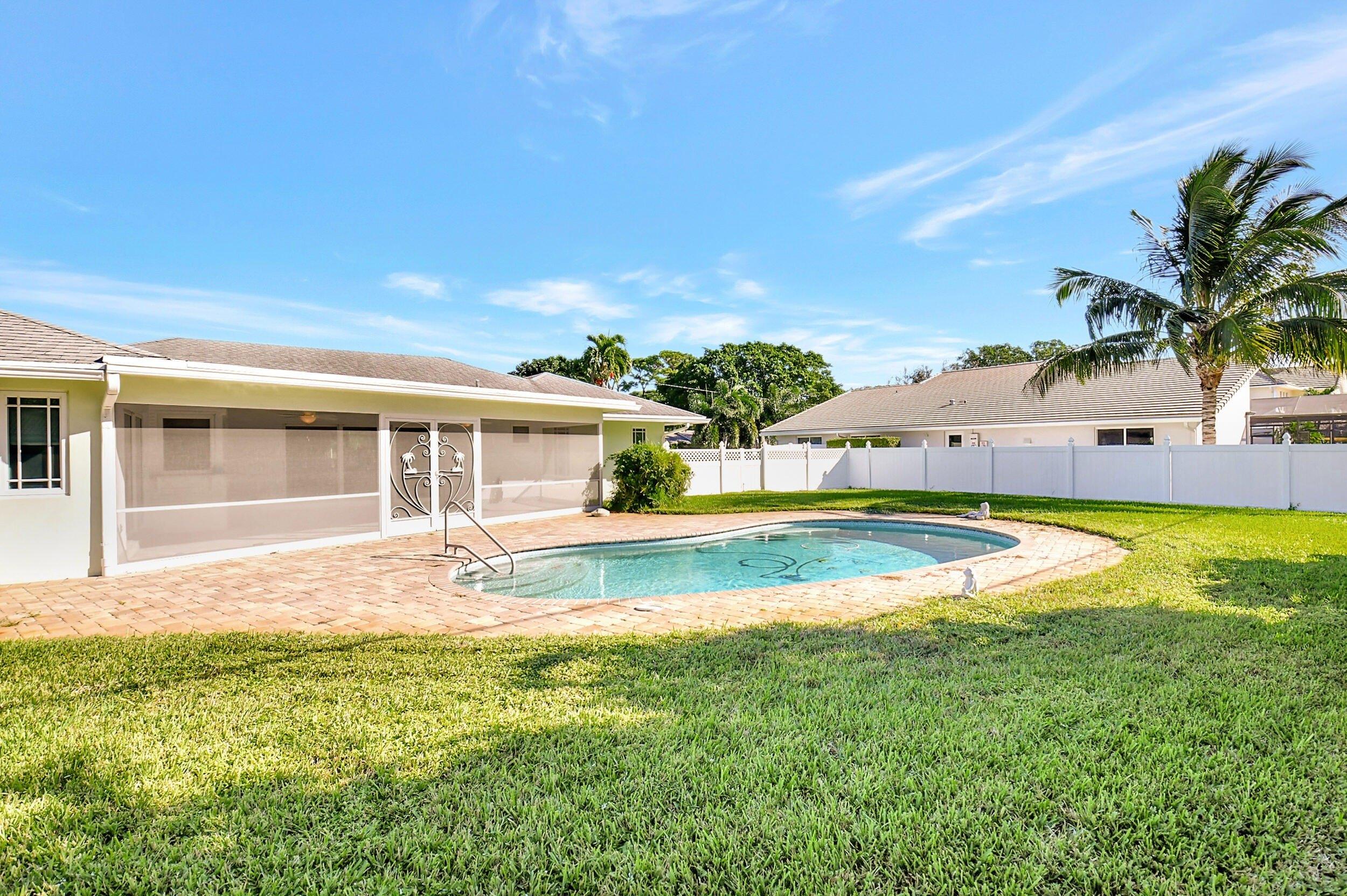 Sherwood Blvd, Delray Beach, FL 33445
