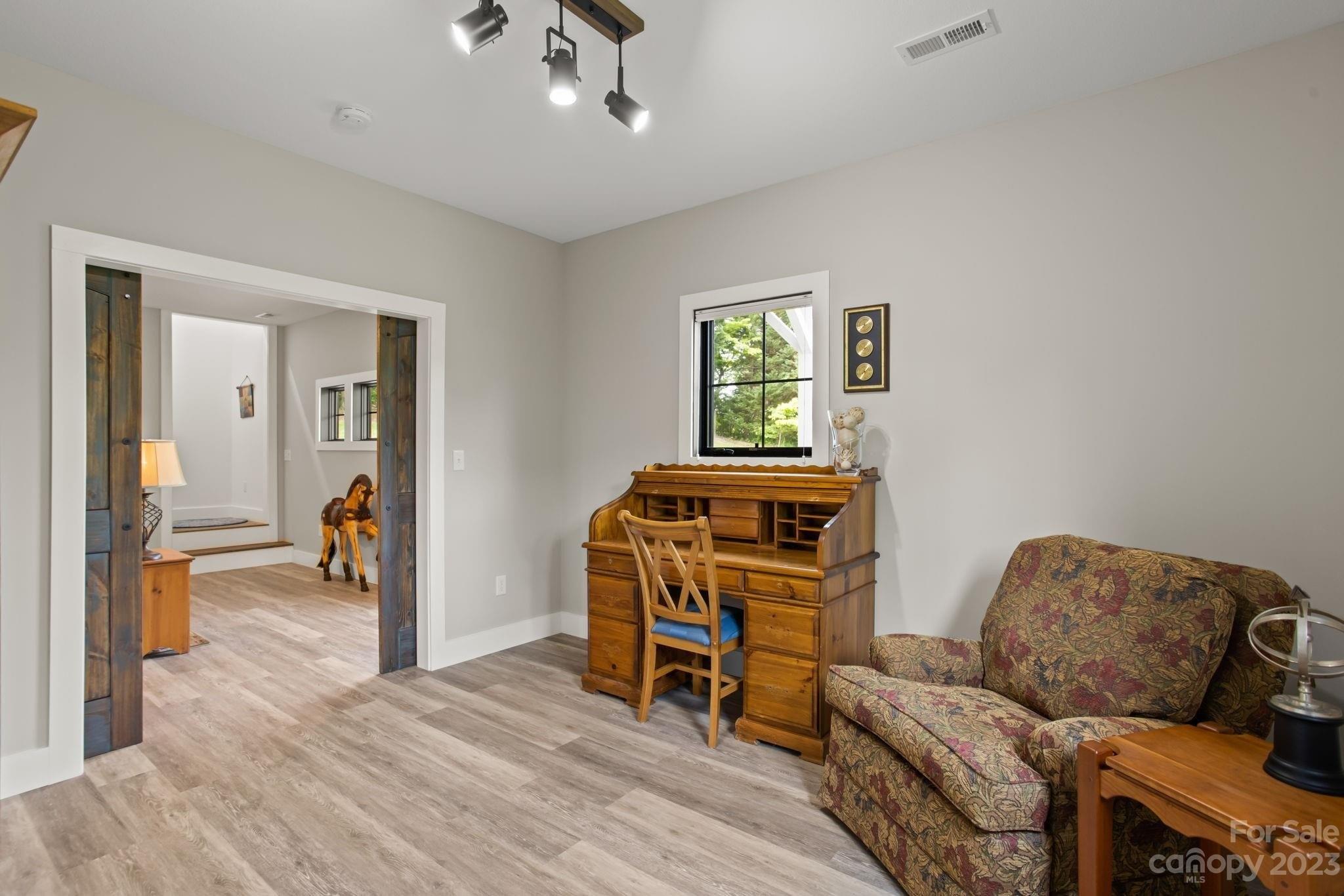 N Main St, Hendersonville, NC 28792