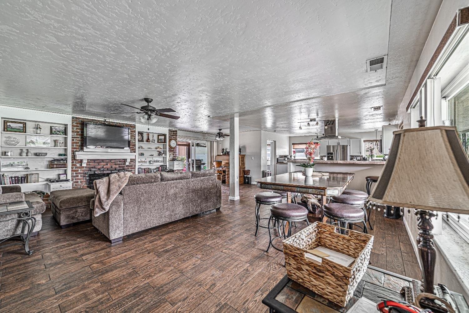 N Maple Ave, Fresno, CA 93703