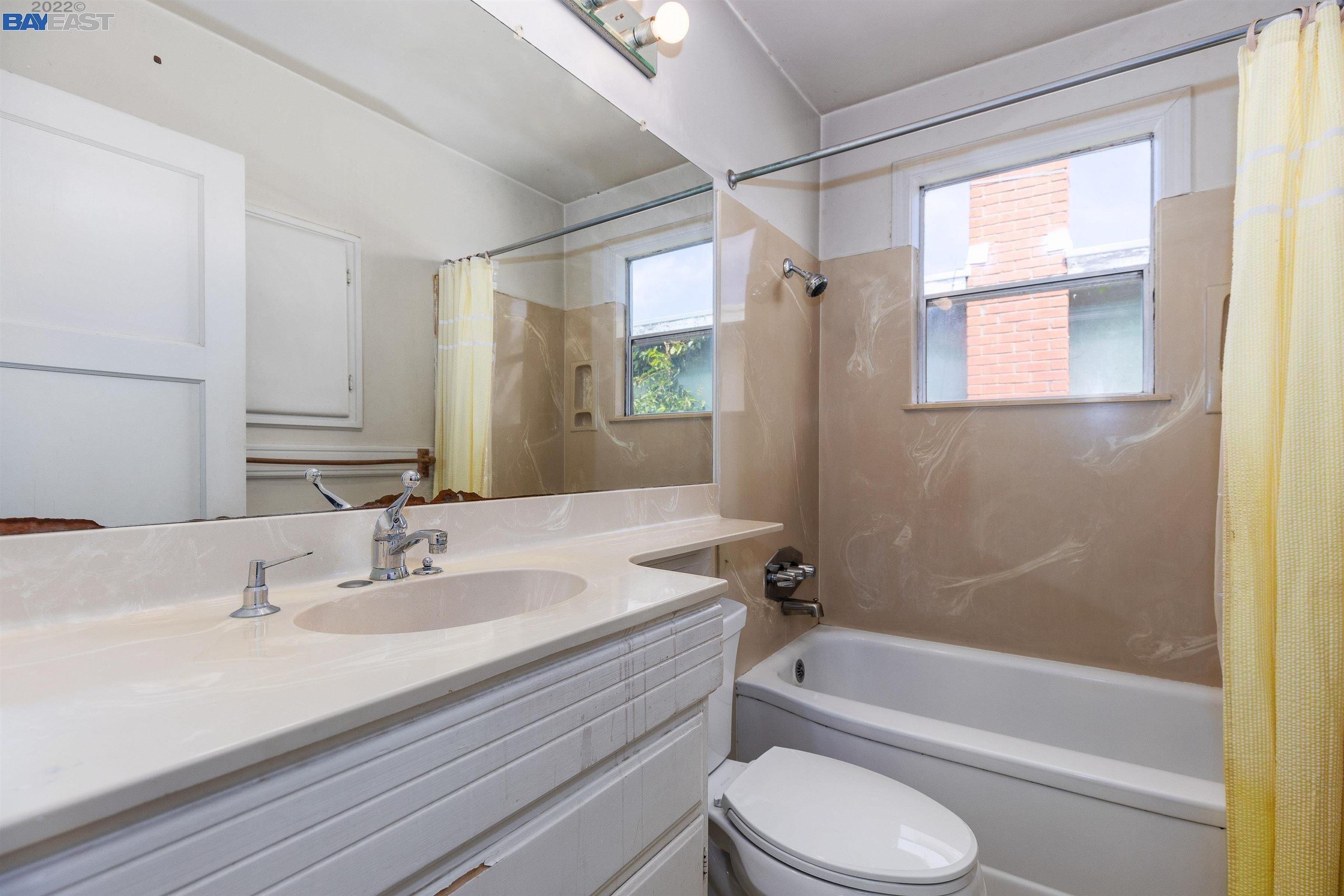 Santa Clara St, Richmond, CA 94804