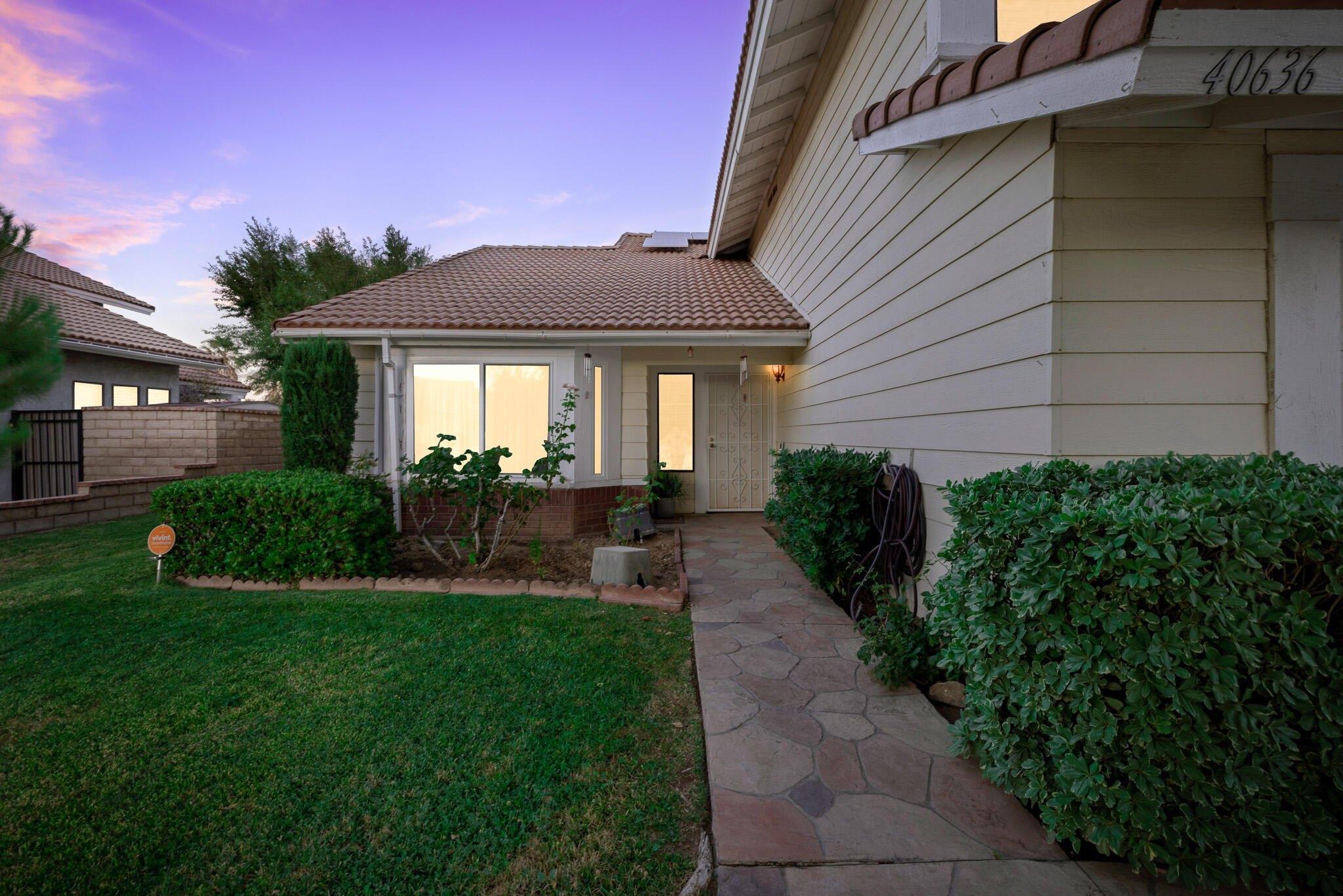 Via Verdad, Palmdale, CA 93551