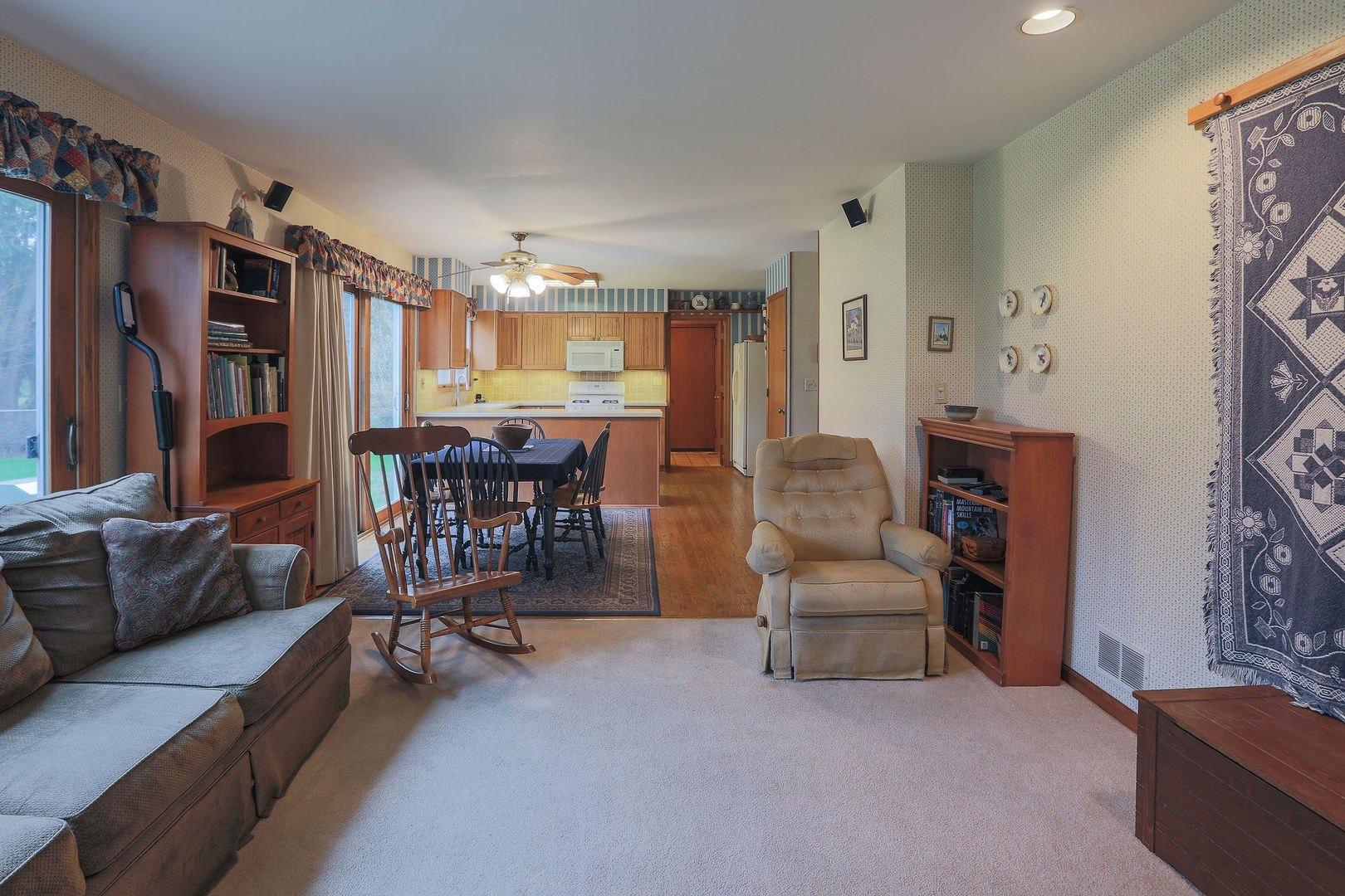 Adele Dr, Gurnee, IL 60031