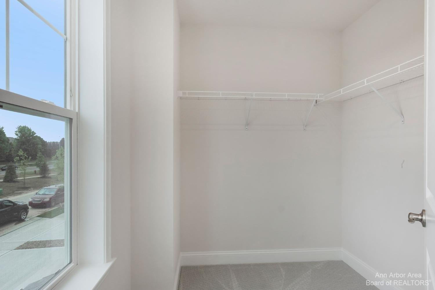 Millbury Ln, Ann Arbor, MI 48105