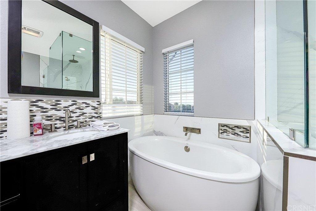 Knoll Dr, Palmdale, CA 93551