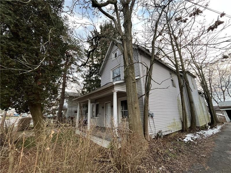 Elm Ave, Sharon, PA 16146