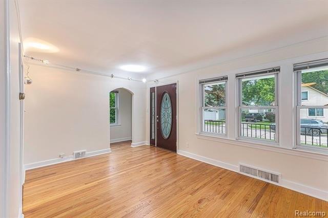 E St, Saint Clair Shores, MI 48081