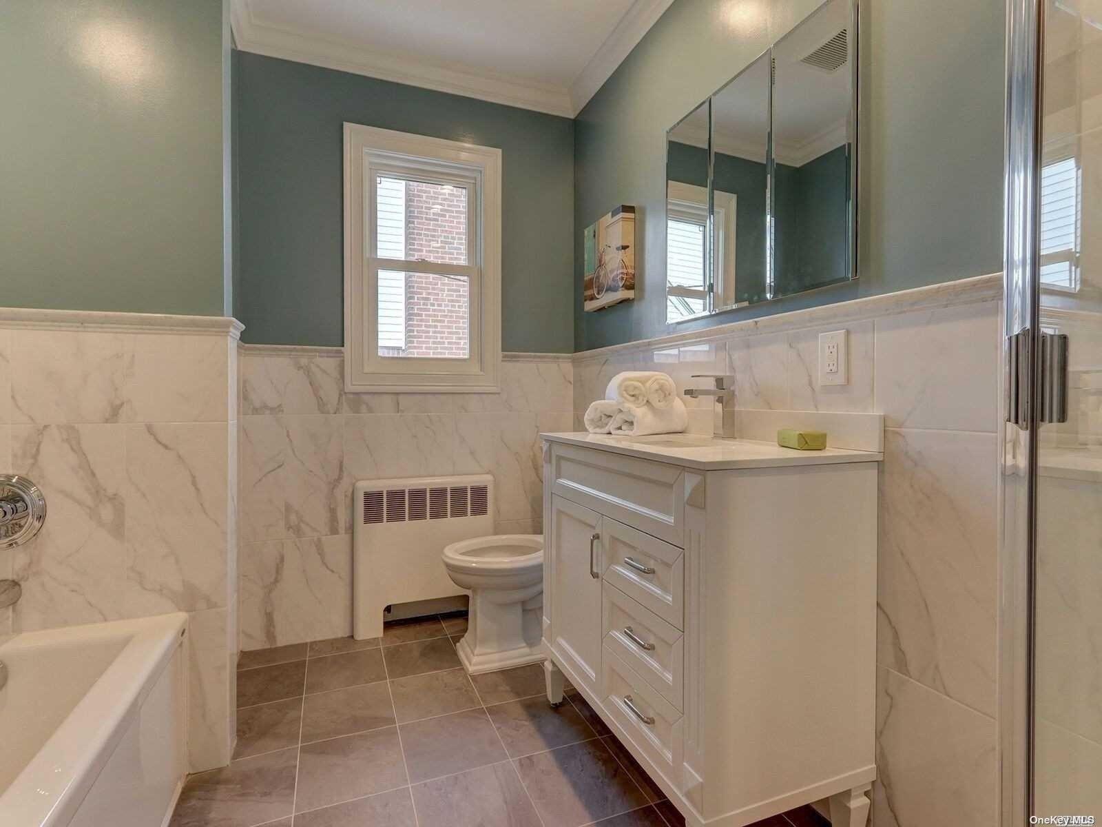 Falmouth Ave, New Hyde Park, NY 11040