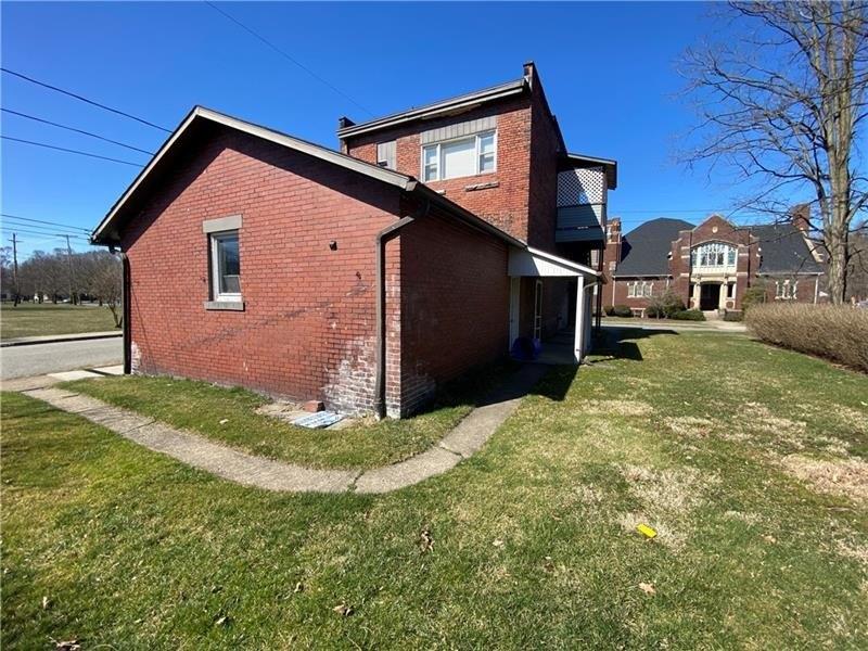 N Cedar St, New Castle, PA 16102