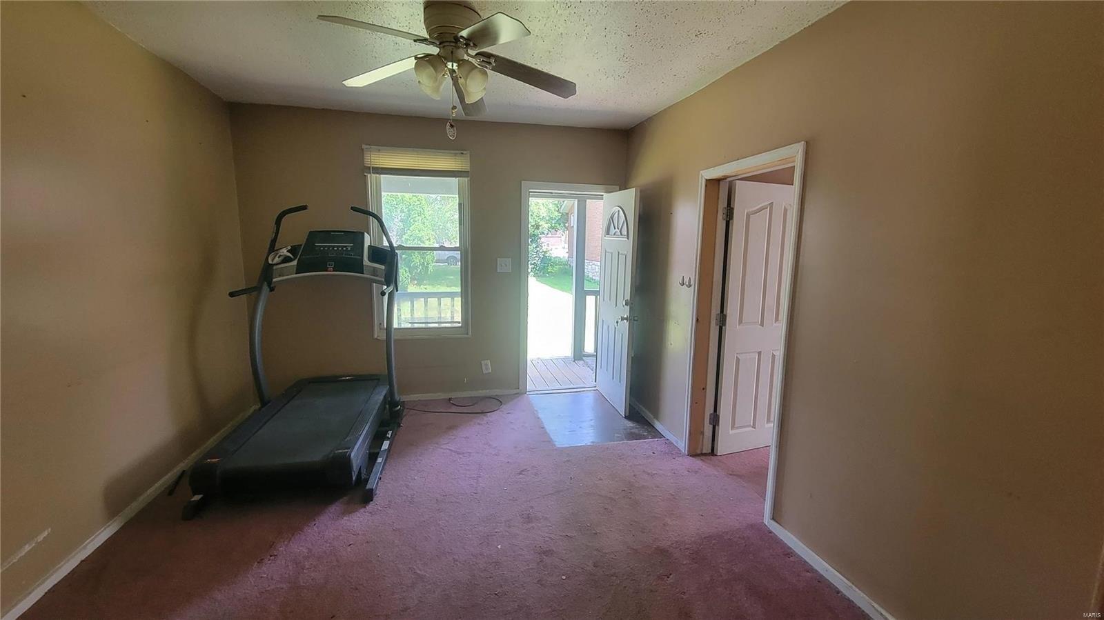 Grace Ave, Saint Louis, MO 63116