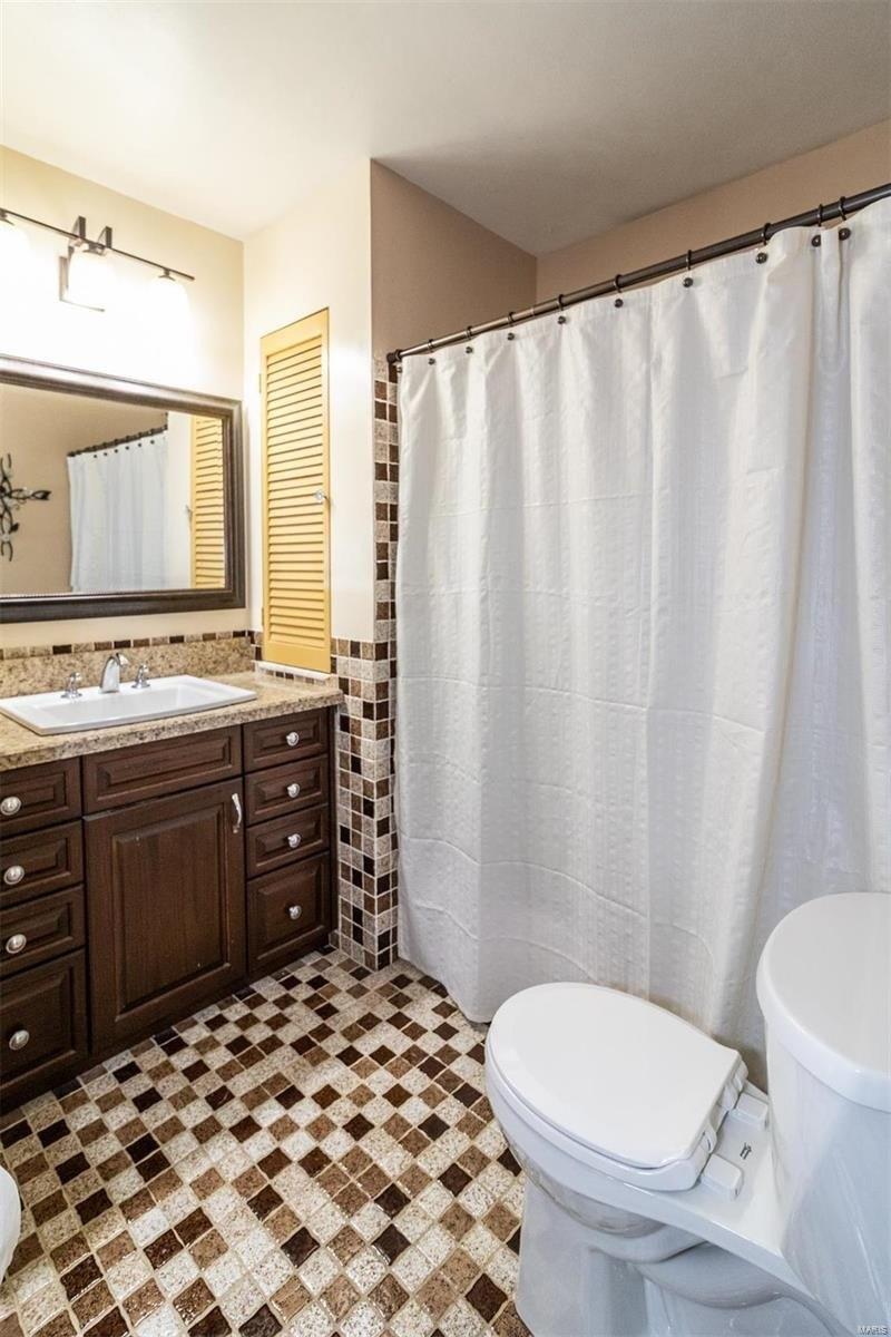 Honey Ln, Saint Louis, MO 63129