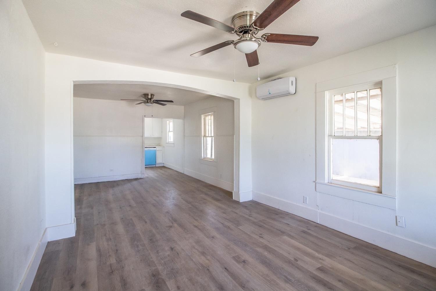 S 13th St, Slaton, TX 79364