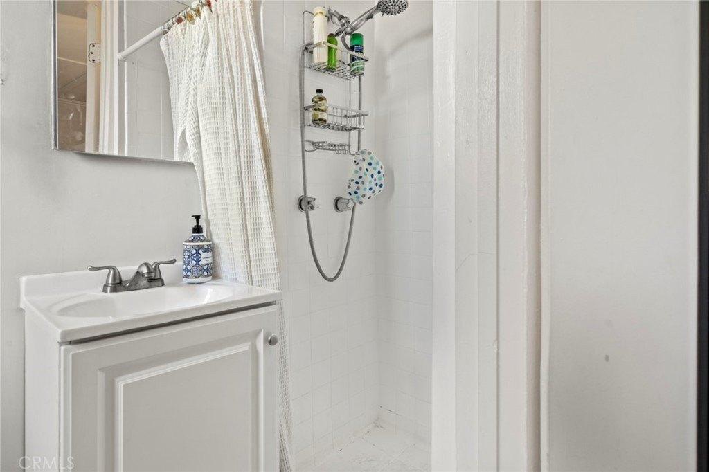 Isabel St, Los Angeles, CA 90065
