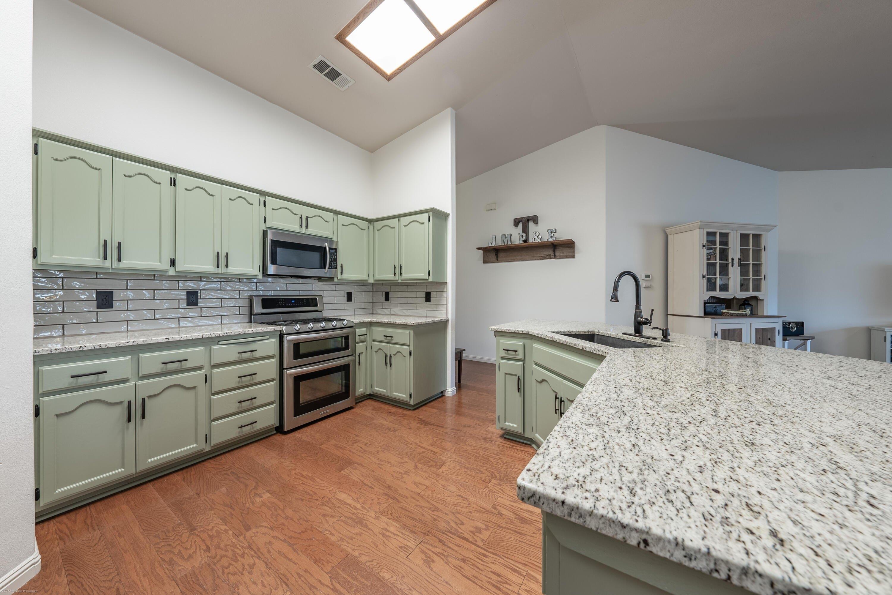 Crescent Ln, Lemoore, CA 93245