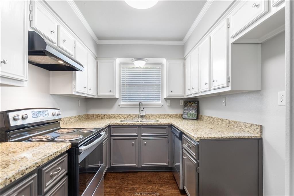 Chapel Ct, Bryan, TX 77803
