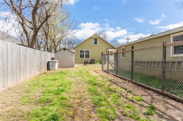 N Division St, Coweta, OK 74429