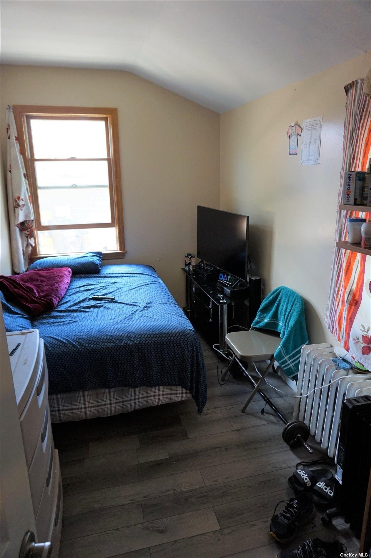 Commack Rd, North Babylon, NY 11703