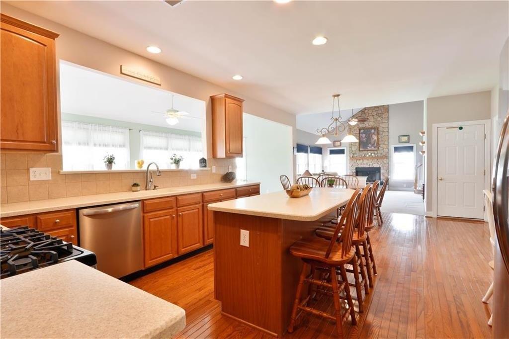 Jeanette Dr, Bethlehem, PA 18020