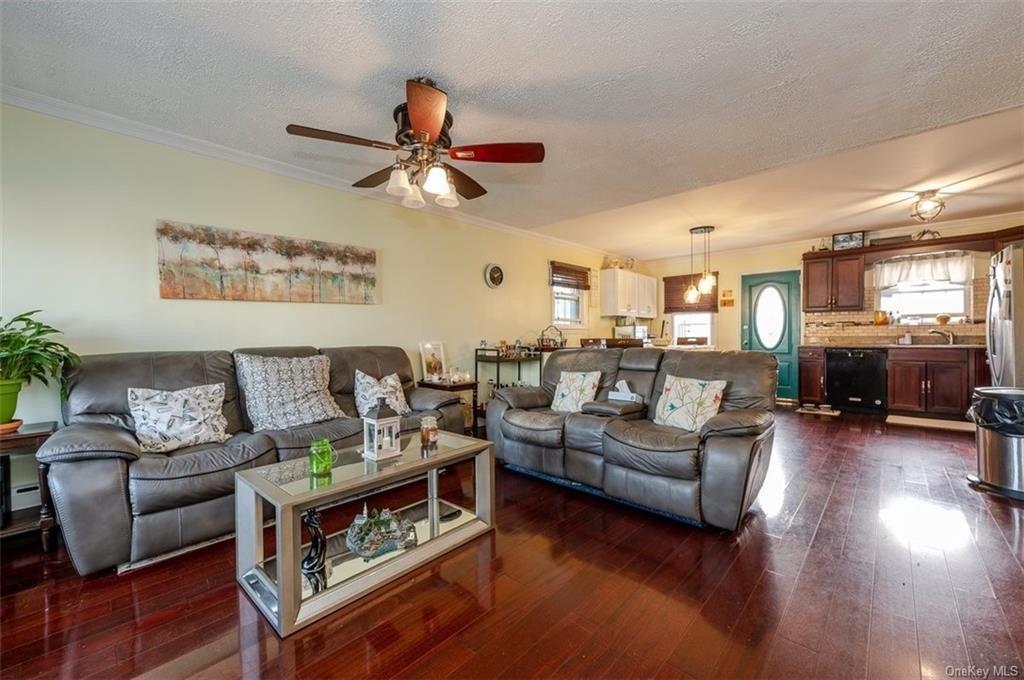 Pearsall Ave, Bronx, NY 10469
