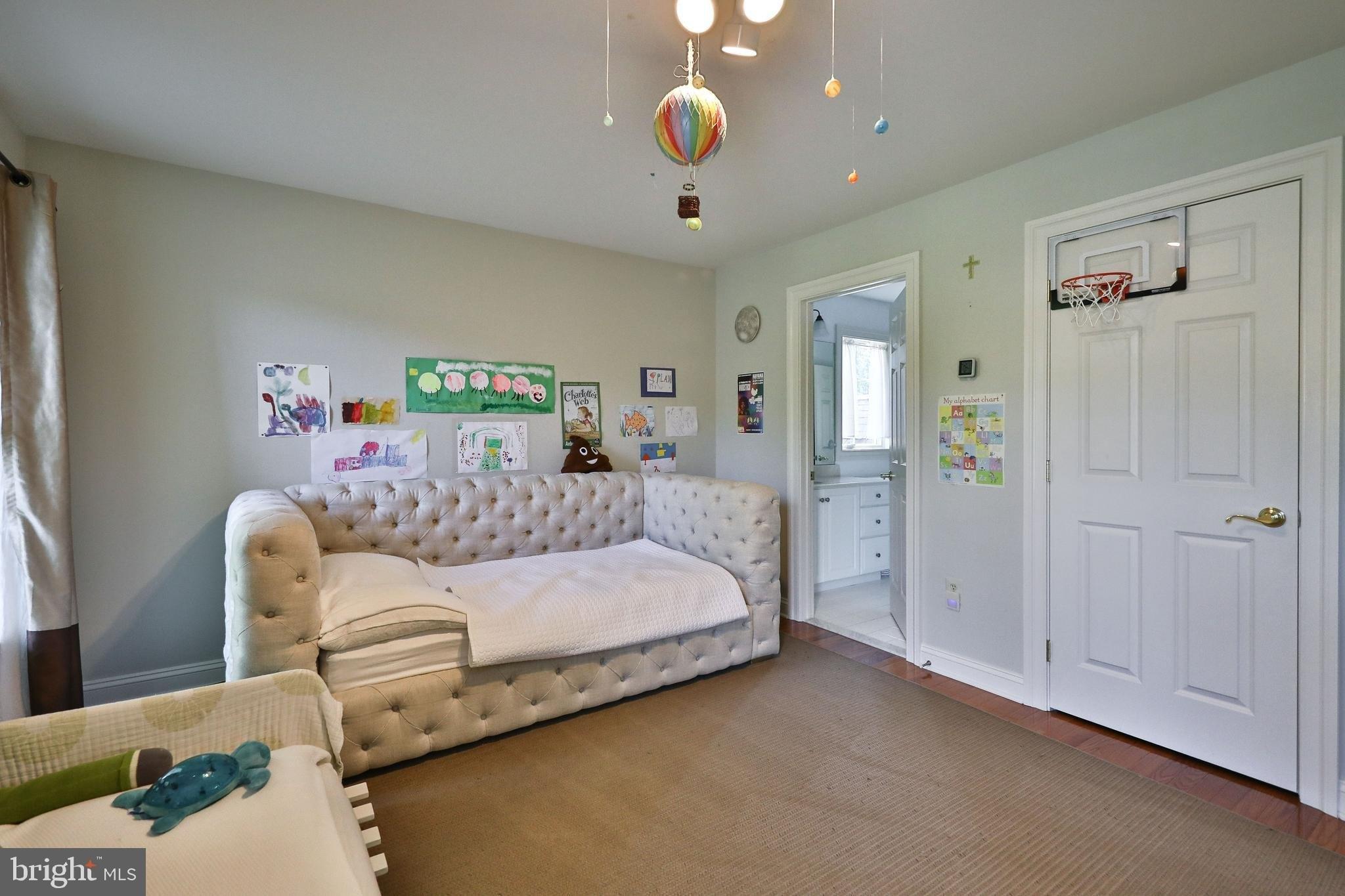 Laurel Hill Ln, Jenkintown, PA 19046