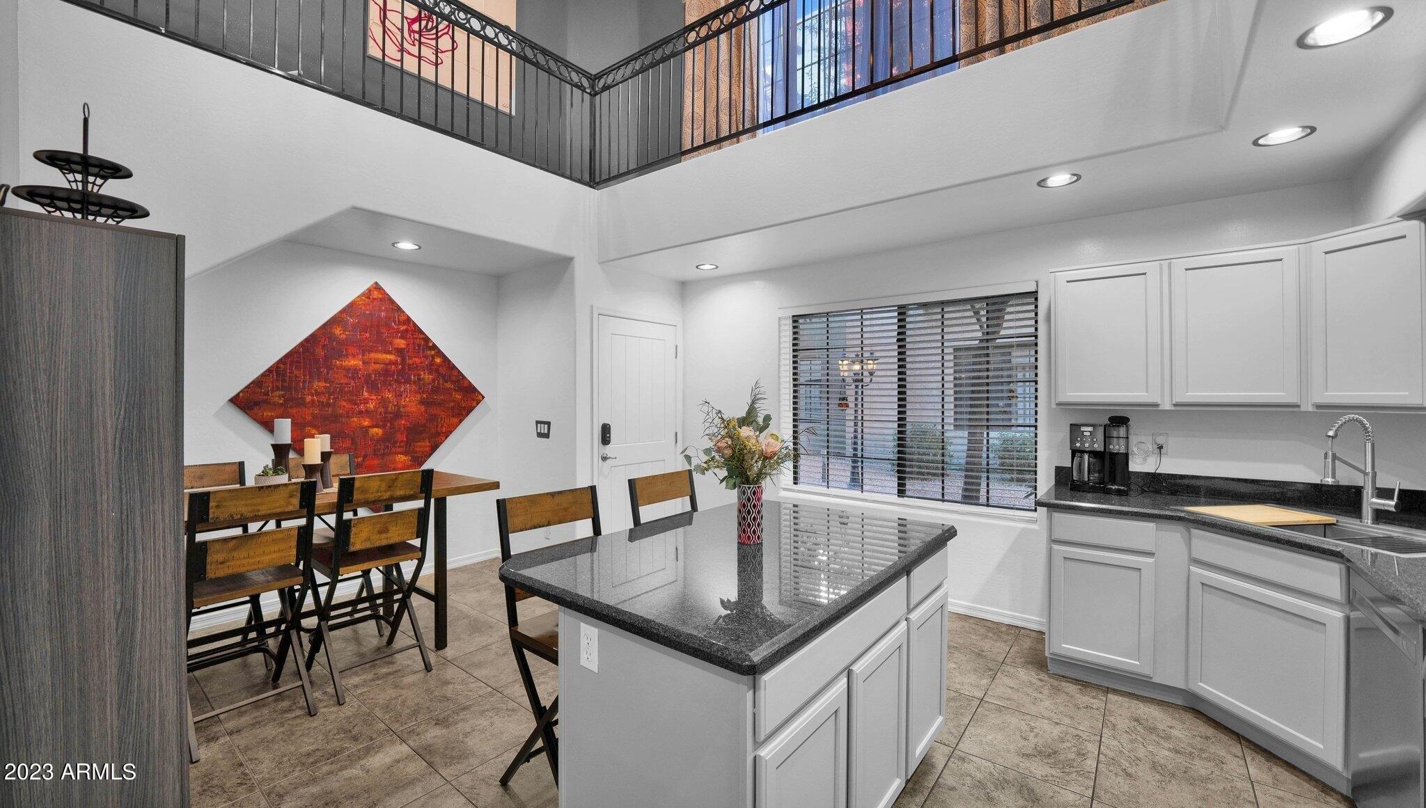E Lance Ln, Phoenix, AZ 85018
