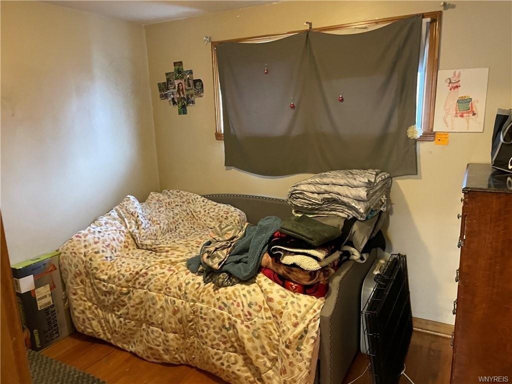 Simmons Ave, Niagara Falls, NY 14303