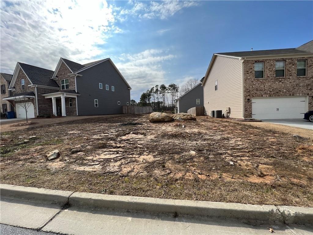 Weatherbrook Cir, Lawrenceville, GA 30043