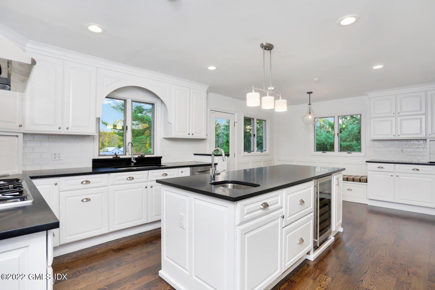 Ricki-beth Ln, Old Greenwich, CT 06870