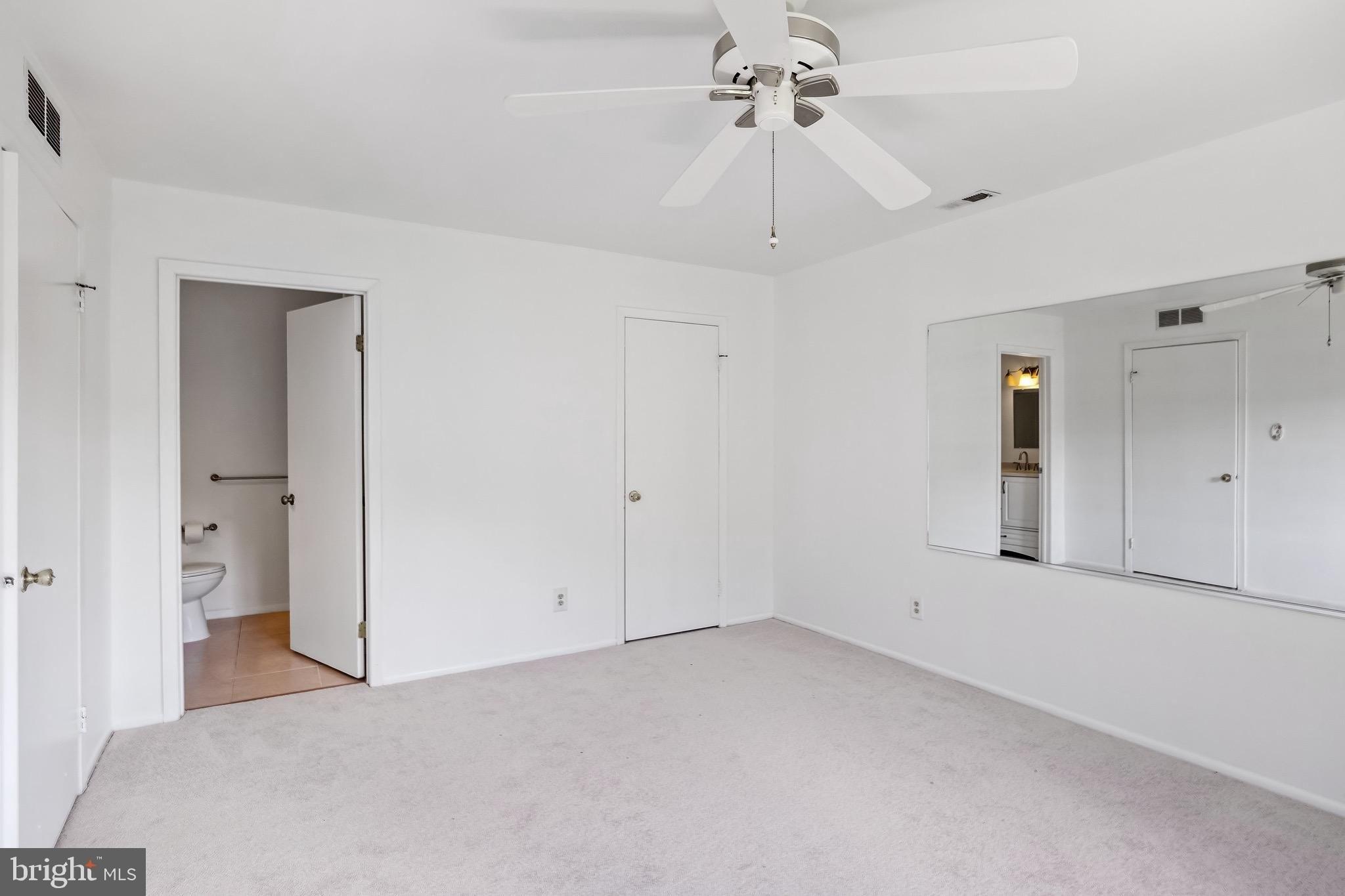 Woodhollow Dr, Marlton, NJ 08053