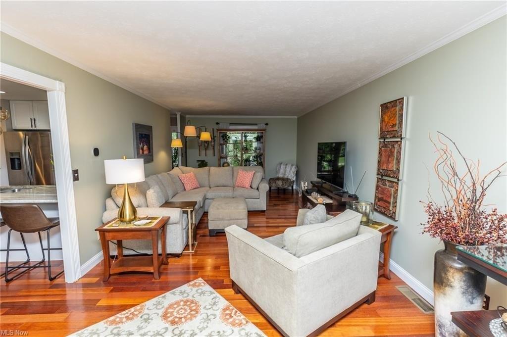 Falling Water Rd, Strongsville, OH 44136
