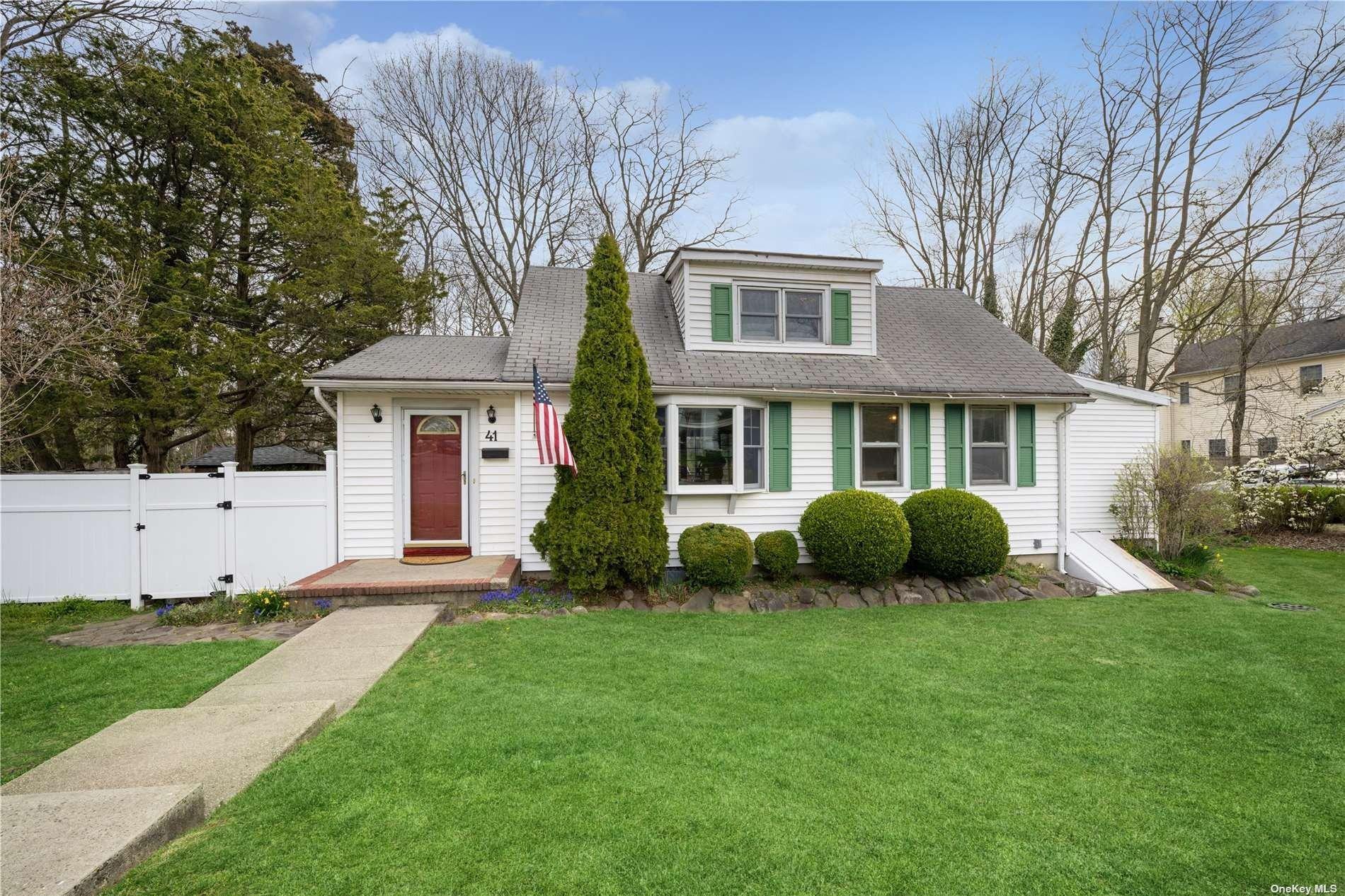 Lawrence St, Farmingdale, NY 11735