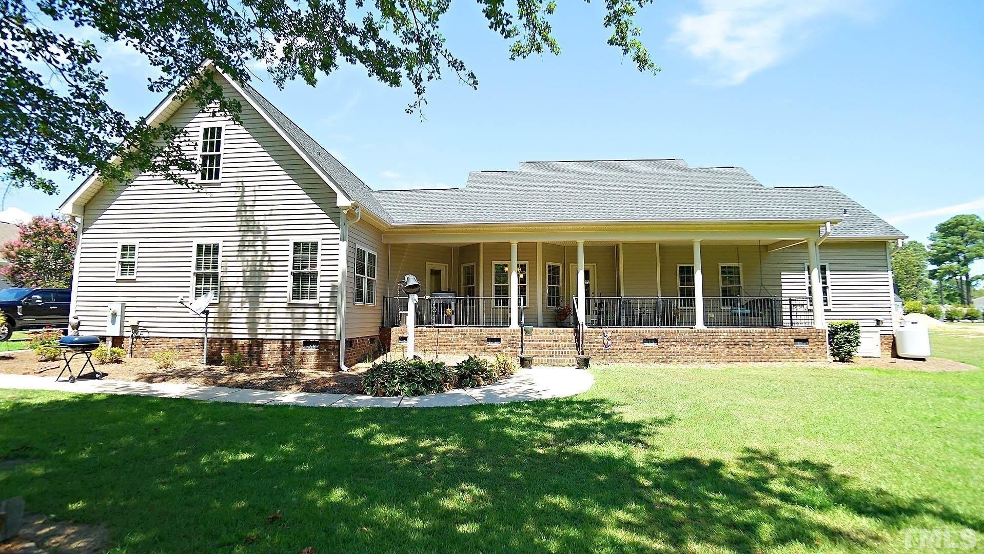 S Lincoln St, Benson, NC 27504