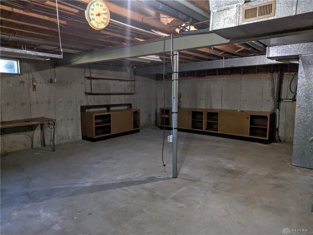 Edenwood Dr, Beavercreek, OH 45434