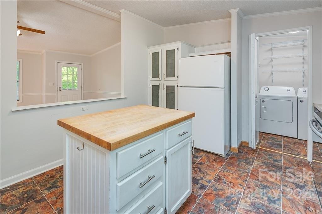 September Rd, Canton, NC 28716