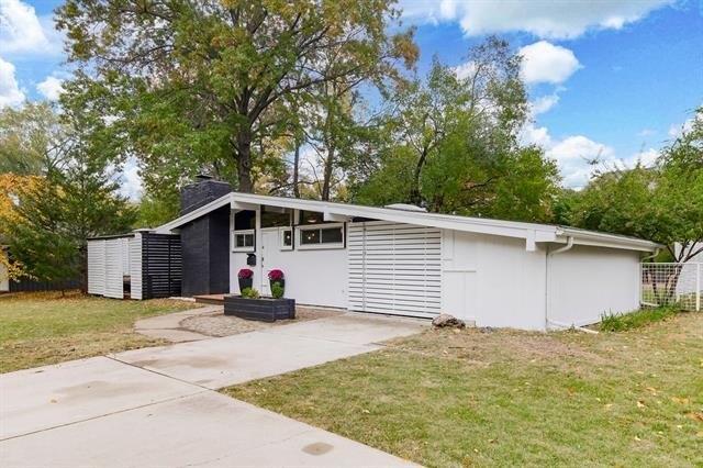 W 71st Ter, Prairie Village, KS 66208