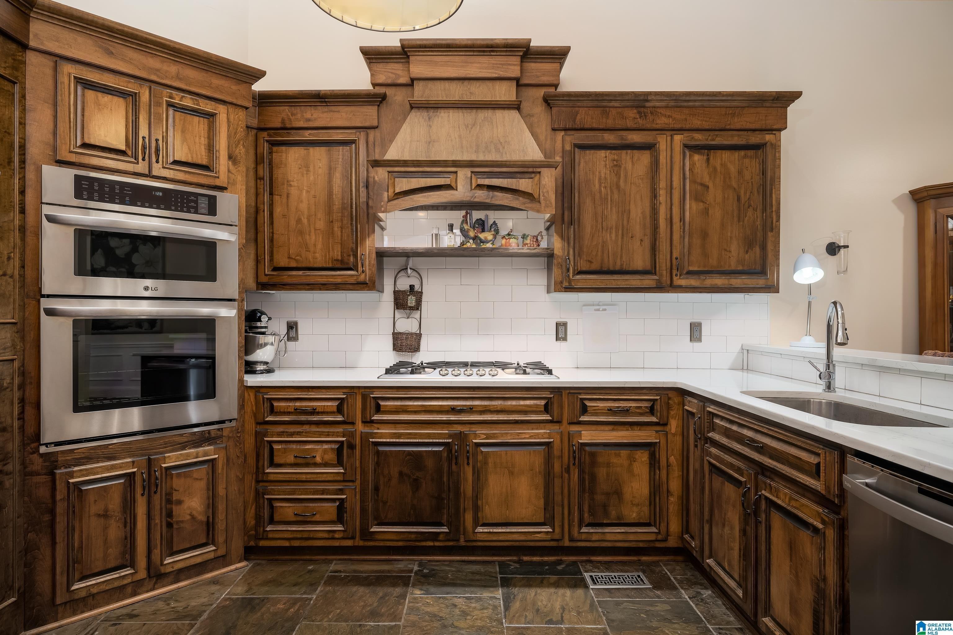 Mountain Ln, Oneonta, AL 35121