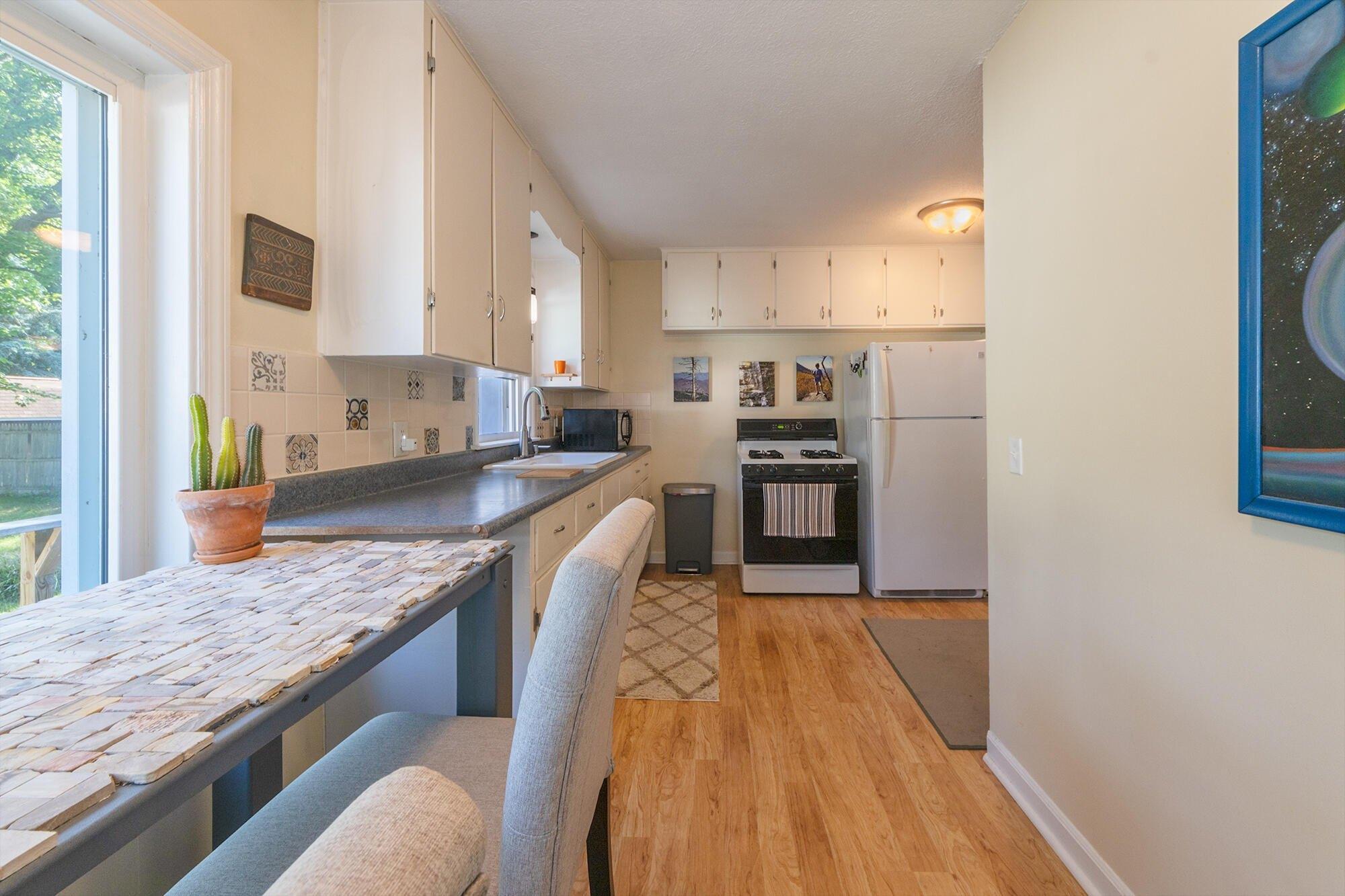 Hamelink Dr, Portage, MI 49002