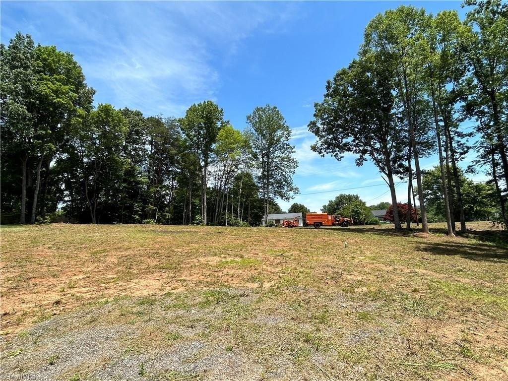 Mckinney Ct, Walkertown, NC 27051