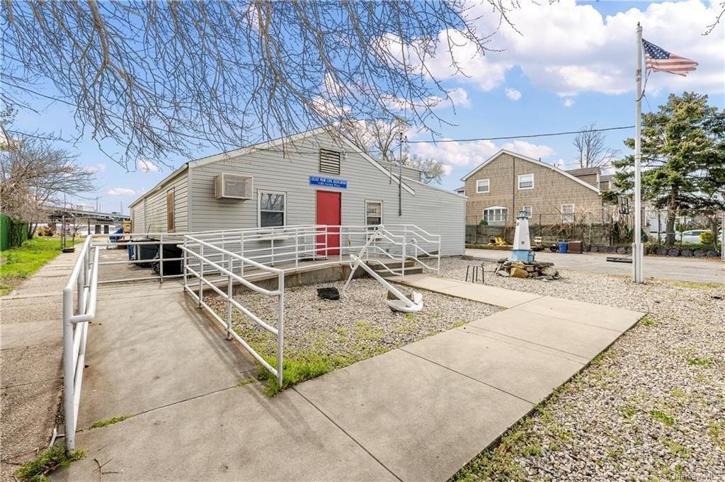 Locust Point Dr, Bronx, NY 10465