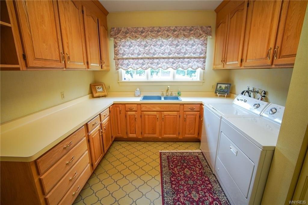 Sargent Dr, Lockport, NY 14094