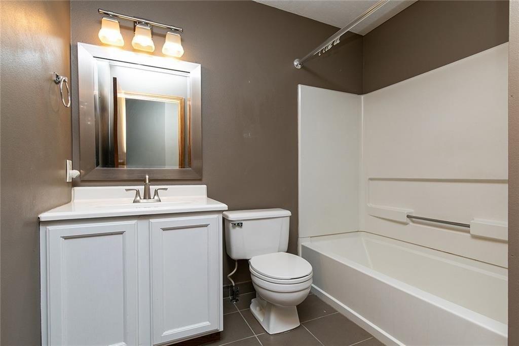 4th St, Waukee, IA 50263