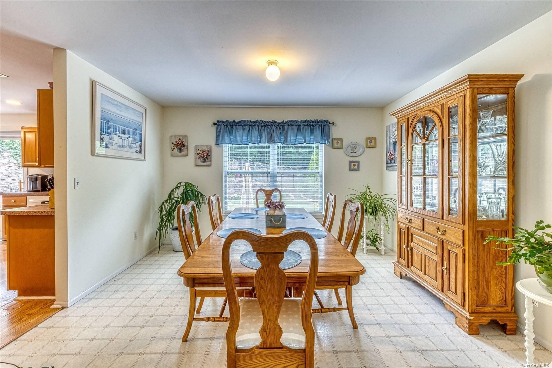 Gladysz Way, Port Jefferson, NY 11777