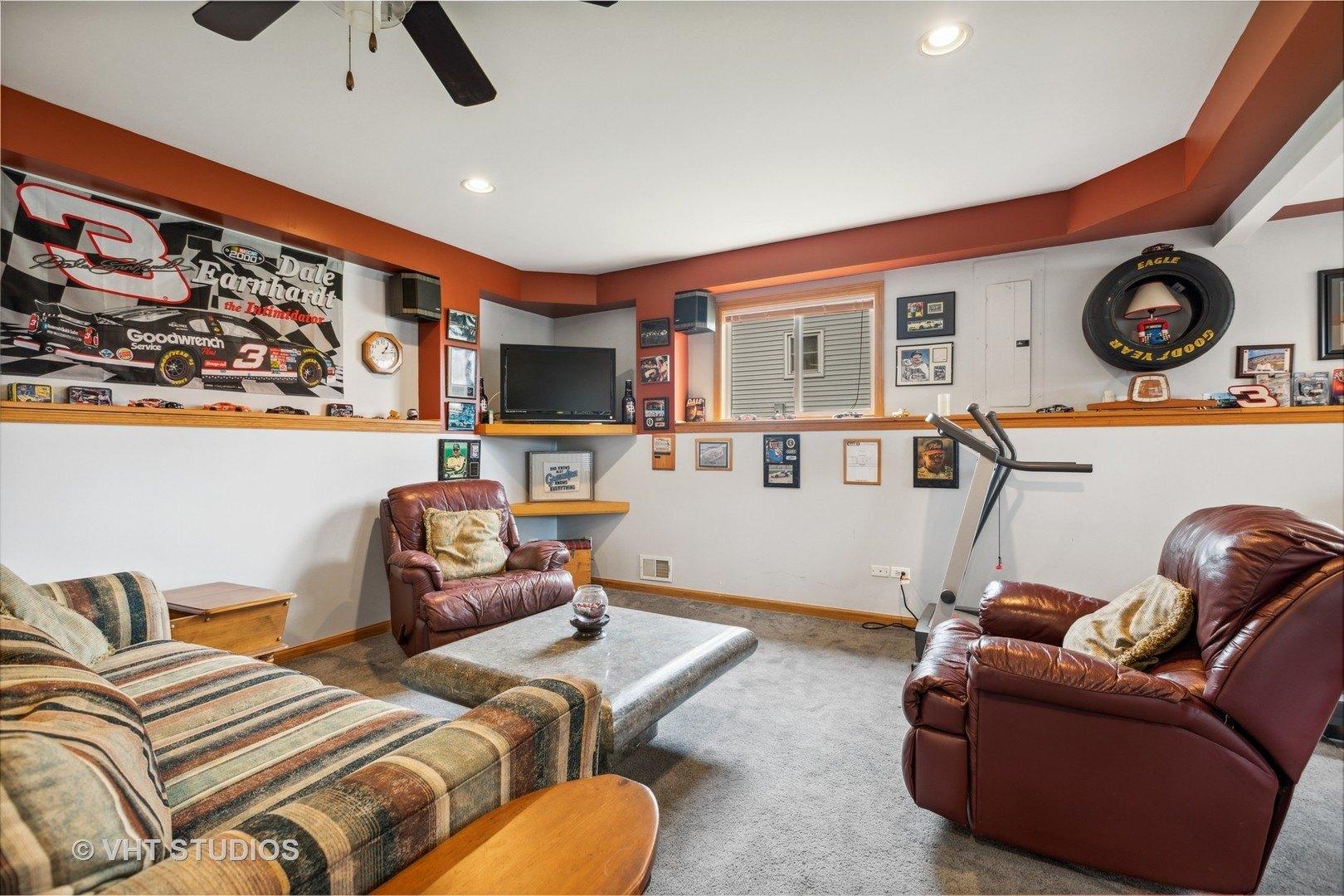 W 27th Pl, Beach Park, IL 60099