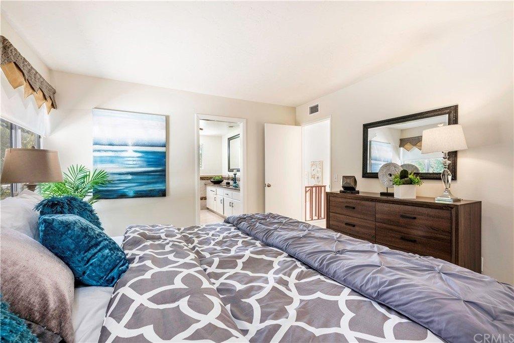 Saginaw Dr, Irvine, CA 92603