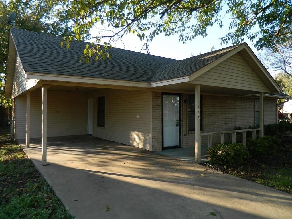 N Pecan St, Leonard, TX 75452