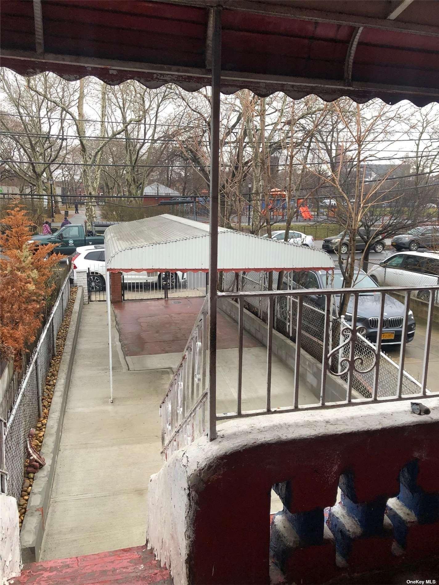 Maspeth Ave, Brooklyn, NY 11211