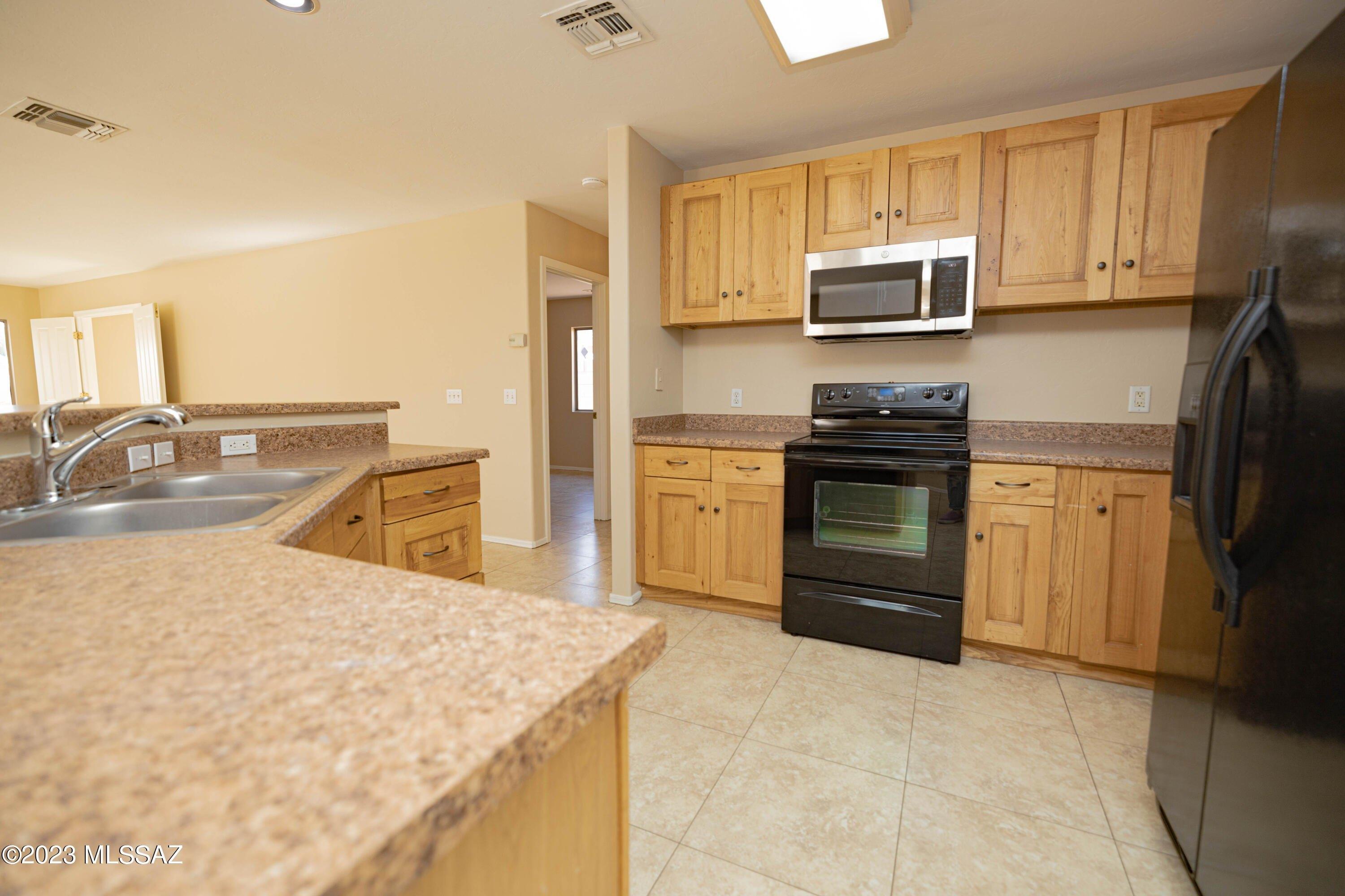 N Divot Dr, Tucson, AZ 85737