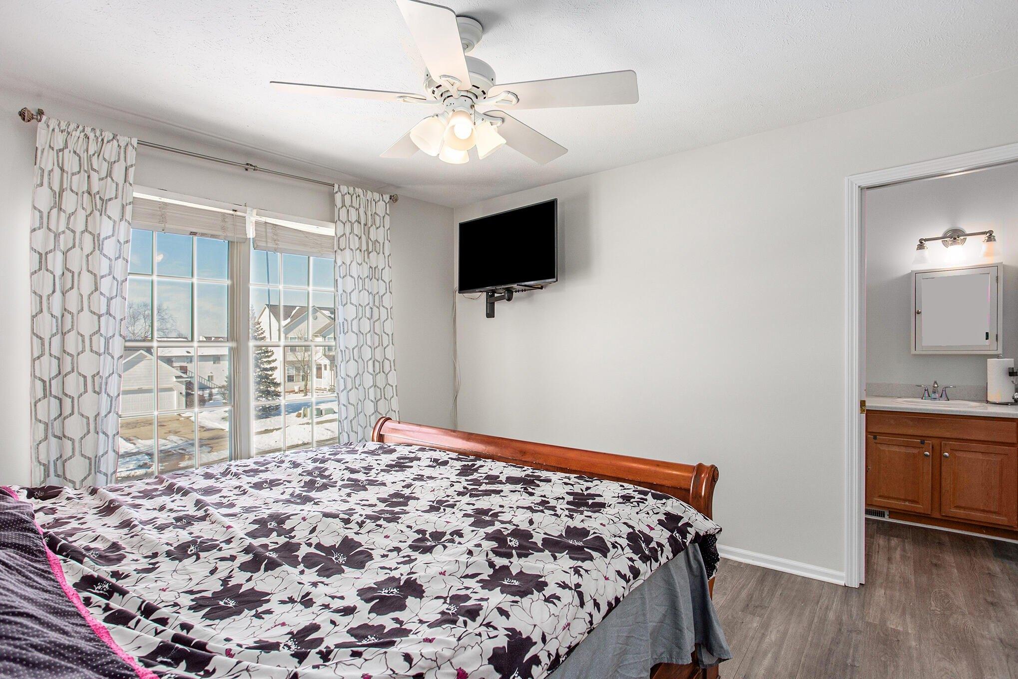 Hartman Dr Se, Caledonia, MI 49316