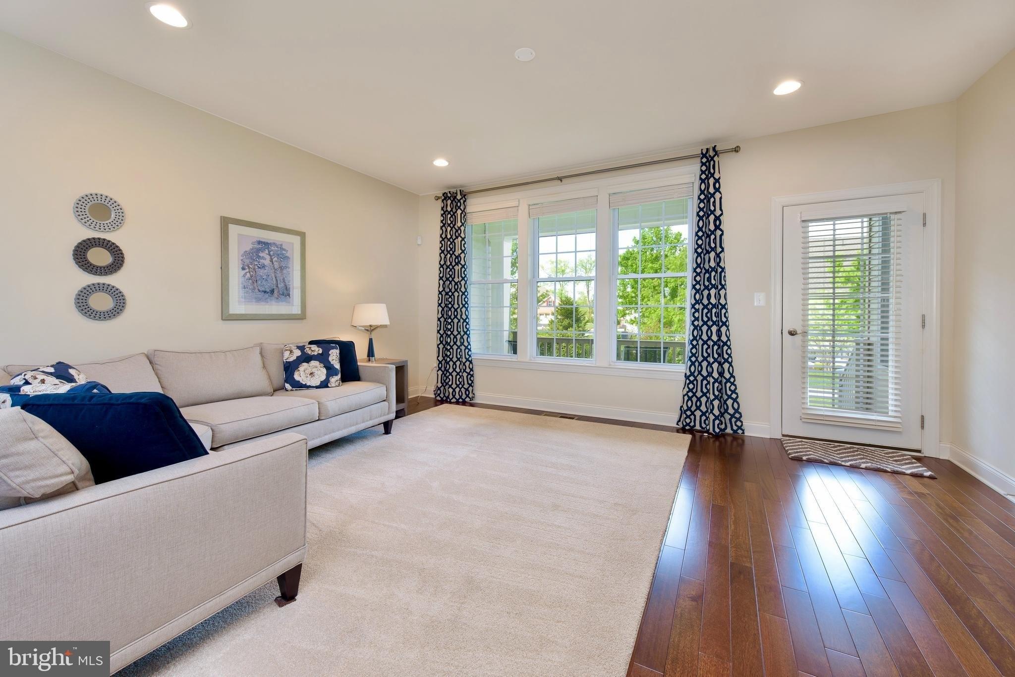 Rocky Knoll Sq, Ashburn, VA 20147