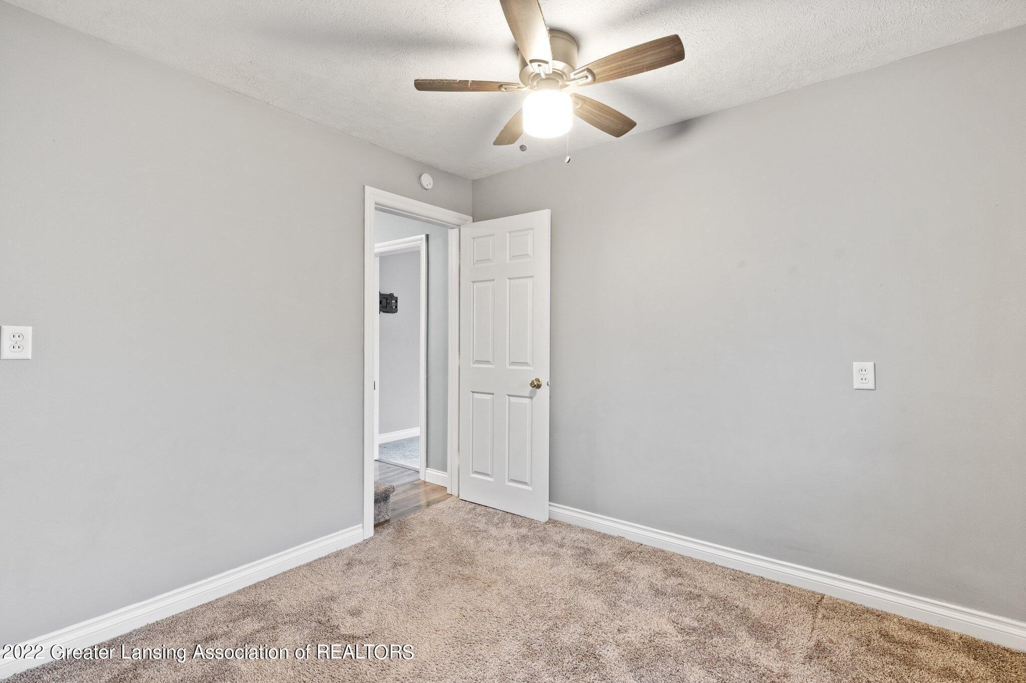 Vernon Ave, Lansing, MI 48910